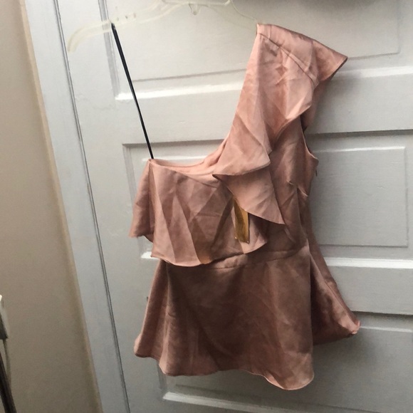 🆕H&M Top - Picture 1 of 6